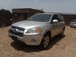 Toyota RAV4 2010 Silver
