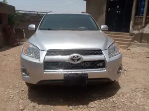 Toyota RAV4 2010 Silver