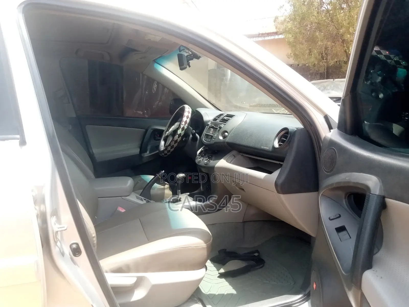 Toyota RAV4 2010 Silver