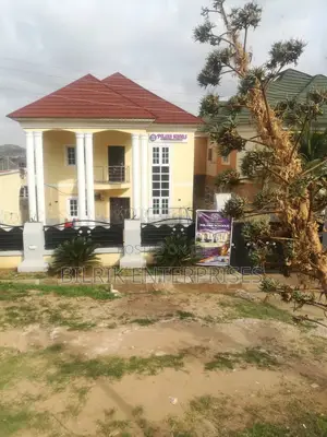 5bdrm House in Apo Resettlement for sale
