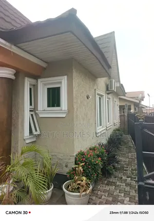 4bdrm Bungalow in Ogba GRA for rent