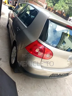 Volkswagen Golf 2005 Gold