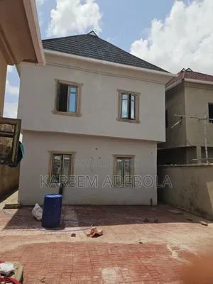 2bdrm Block of Flats in Felix Oke, Yakoyo/Alagbole for rent