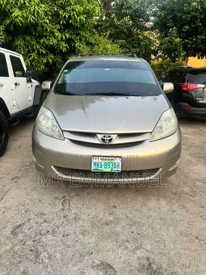 Toyota Sienna LE FWD 2006 Gold