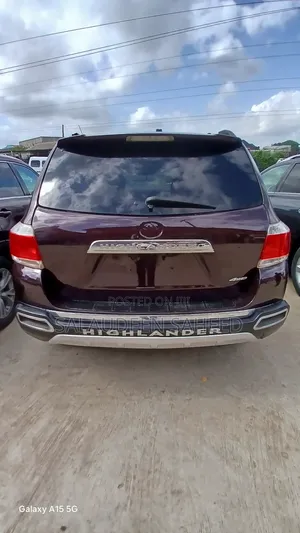 Toyota Highlander SE 2012