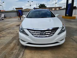 Hyundai Sonata Limited 2.0T Sedan (2.0L 4cyl 6A) 2012 White