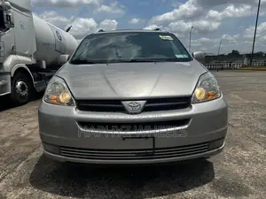 Toyota Sienna XLE AWD 2005 Gold