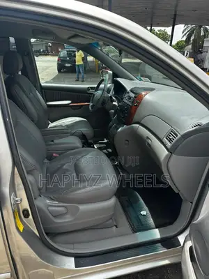 Toyota Sienna XLE AWD 2005 Gold