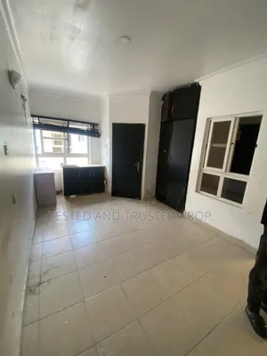 Studio Apartment in Bouillon Court, Chevron for rent