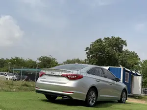 Hyundai Sonata Base Sedan FWD (2.4L 4cyl 6A) 2017 Silver