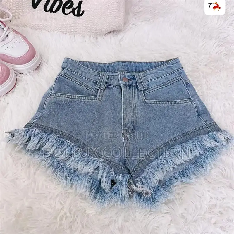 Light” Frayed Shorts
