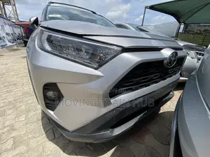 Toyota RAV4 XLE AWD 2020 Silver