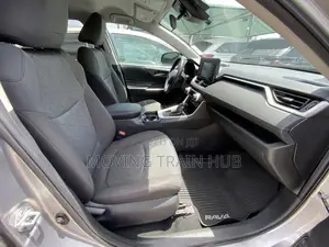 Toyota RAV4 XLE AWD 2020 Silver