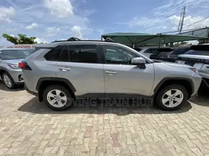 Toyota RAV4 XLE AWD 2020 Silver