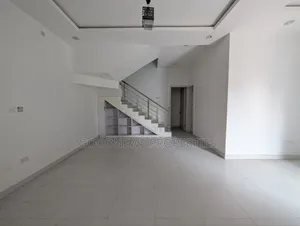4bdrm Duplex in Happyland Estate,  for sale