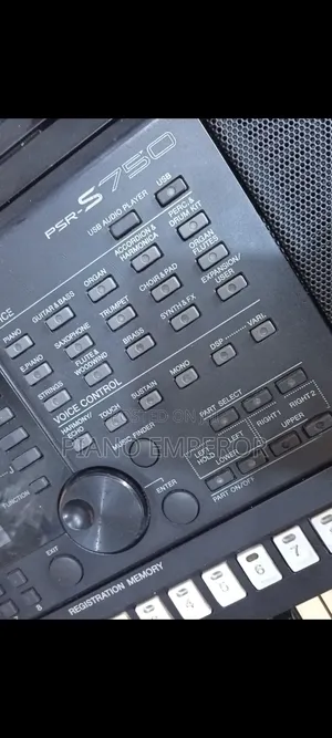 Yamaha PSR-S750 — High Quality Arranger Keyboard