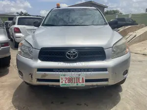 Toyota Camry XLE 4dr Sedan (2.4 4cyl 5A) 2008 Silver