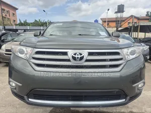 Toyota Highlander Limited 3.5l 4WD 2013 Green