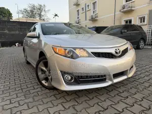 Toyota Camry SE V6 4dr Sedan (3.5L 6cyl 6A) 2013 Silver