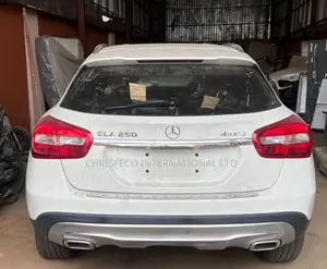 Mercedes-Benz GLA 250 SV Premium 2014 White