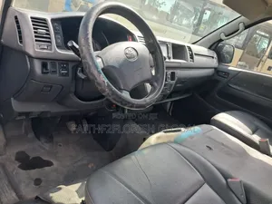 Toyota HiAce 2015 White