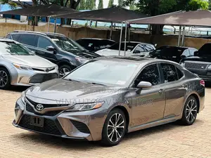 Toyota Camry 2018 Gray