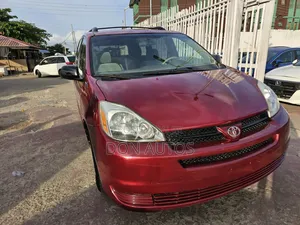 Toyota Sienna LE FWD (3.3L V6 5A) 2004 Burgundy