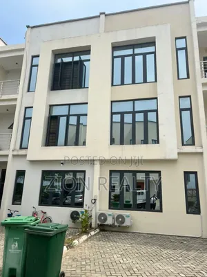 4bdrm Townhouse / Terrace in Jakande for rent