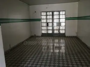 Newly Renovated 3bedrooms Flat