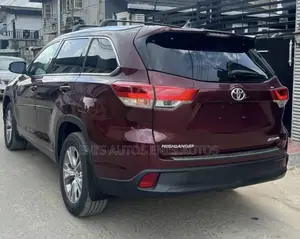 Toyota Highlander XLE 4dr SUV AWD (3.5L 6cyl 6A) 2015 Burgundy