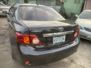 Toyota Corolla LE 4dr Sedan (1.8L 4cyl 4A) 2010 Gray