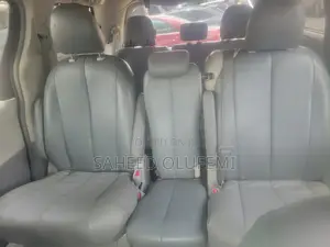 Toyota Sienna 2013 Red