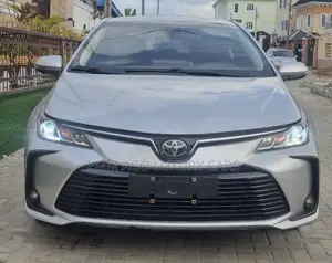 Toyota Corolla XLE 2021 Silver