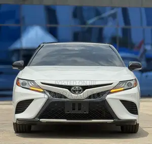 Toyota Camry 2018 White