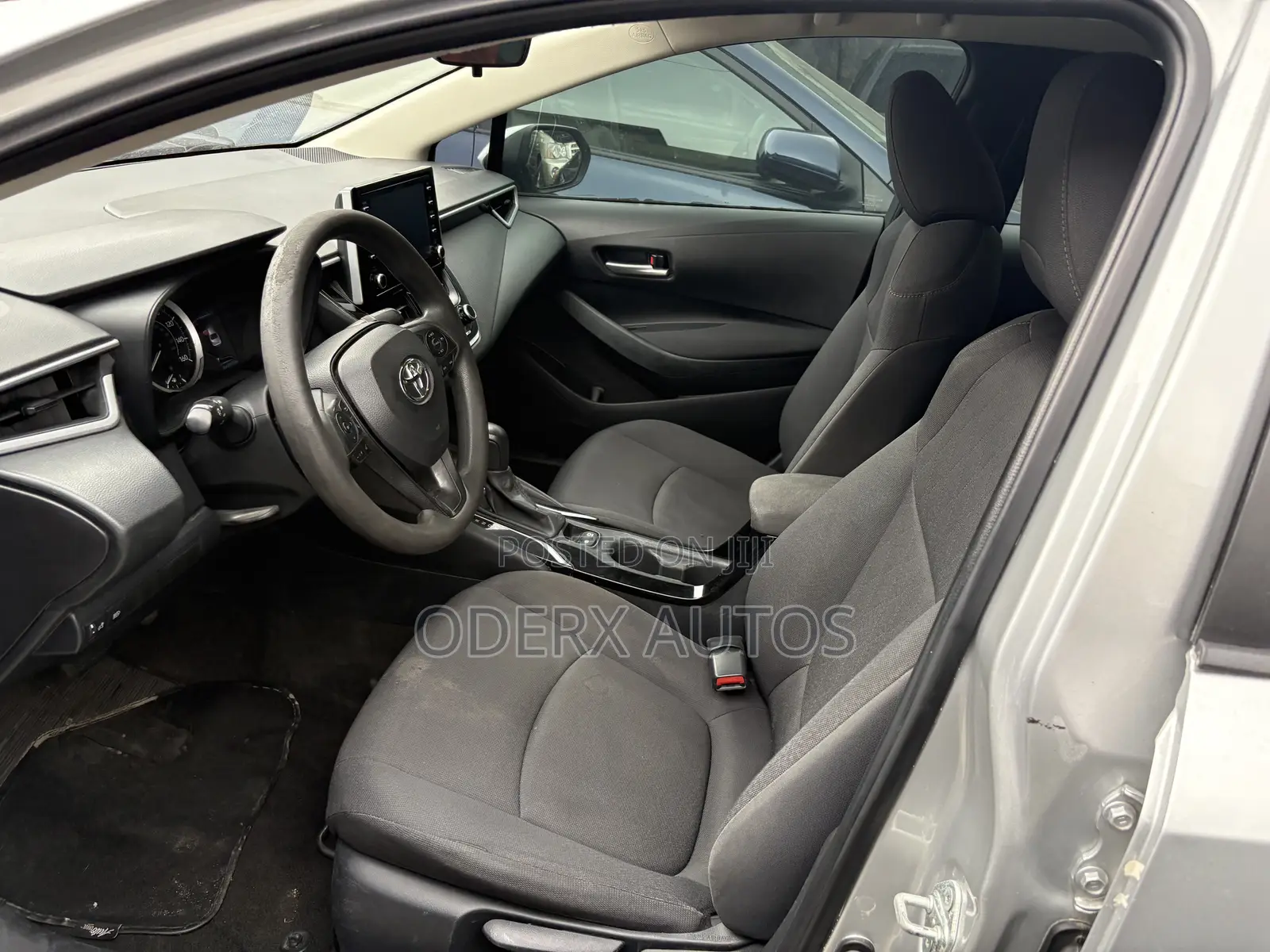 Toyota Corolla LE 2020 Silver