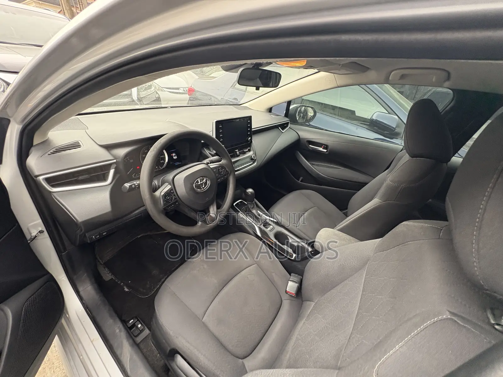 Toyota Corolla LE 2020 Silver