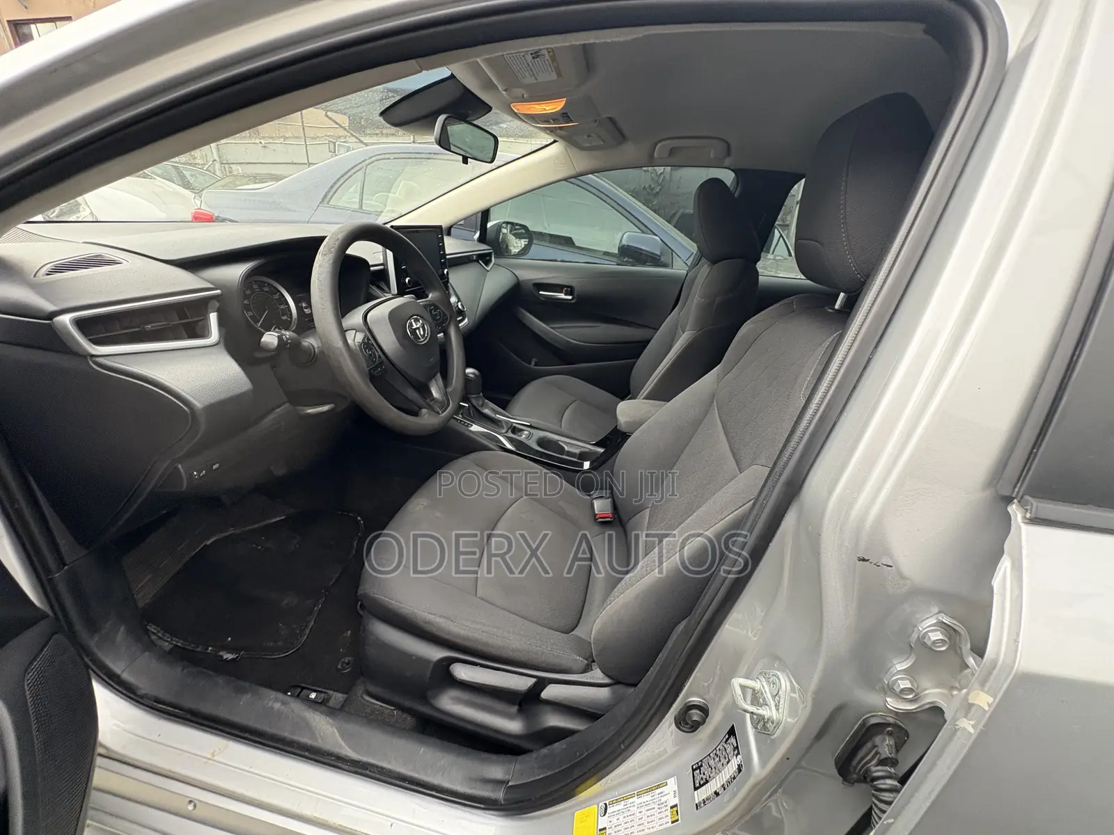 Toyota Corolla LE 2020 Silver