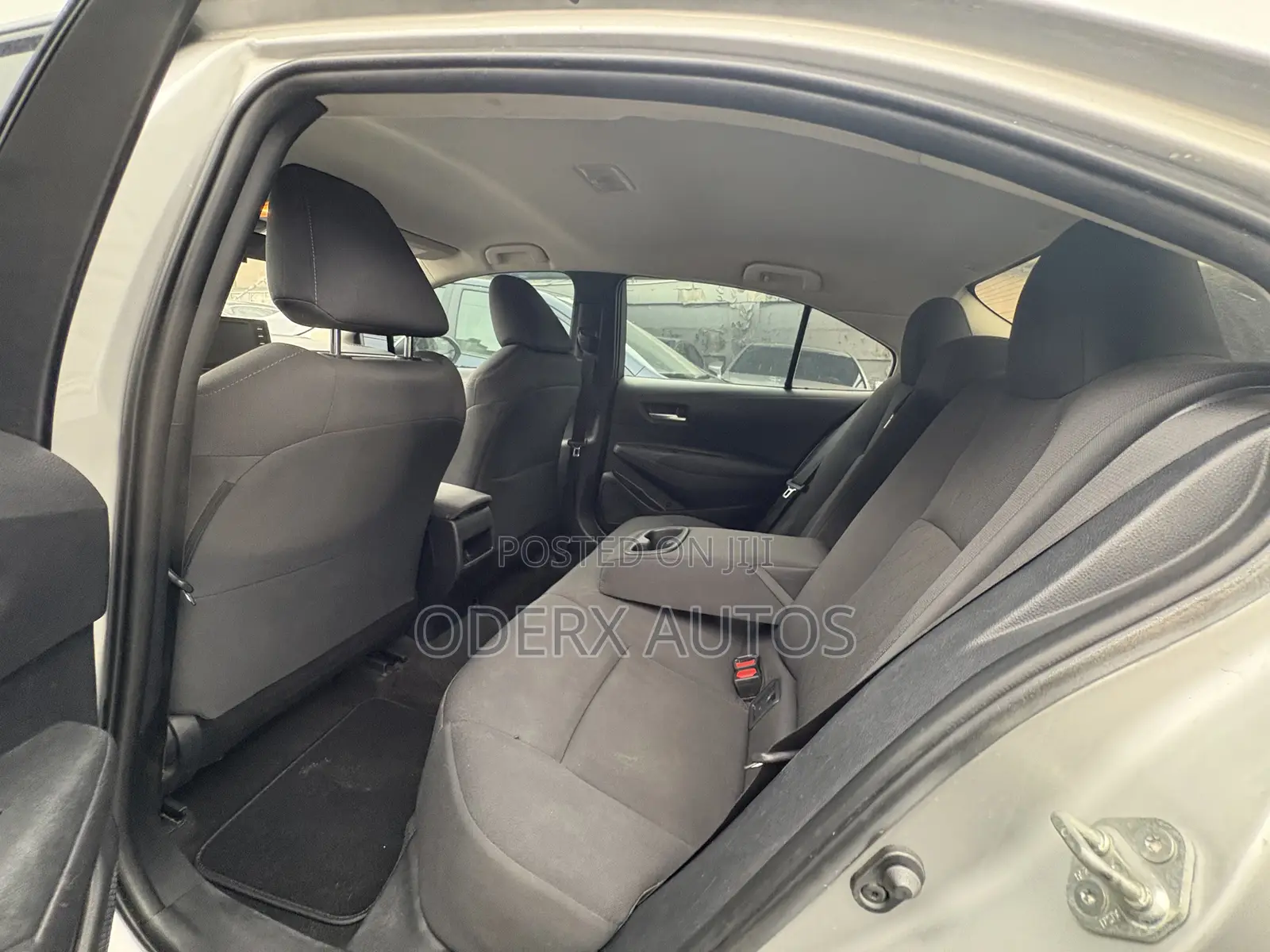 Toyota Corolla LE 2020 Silver