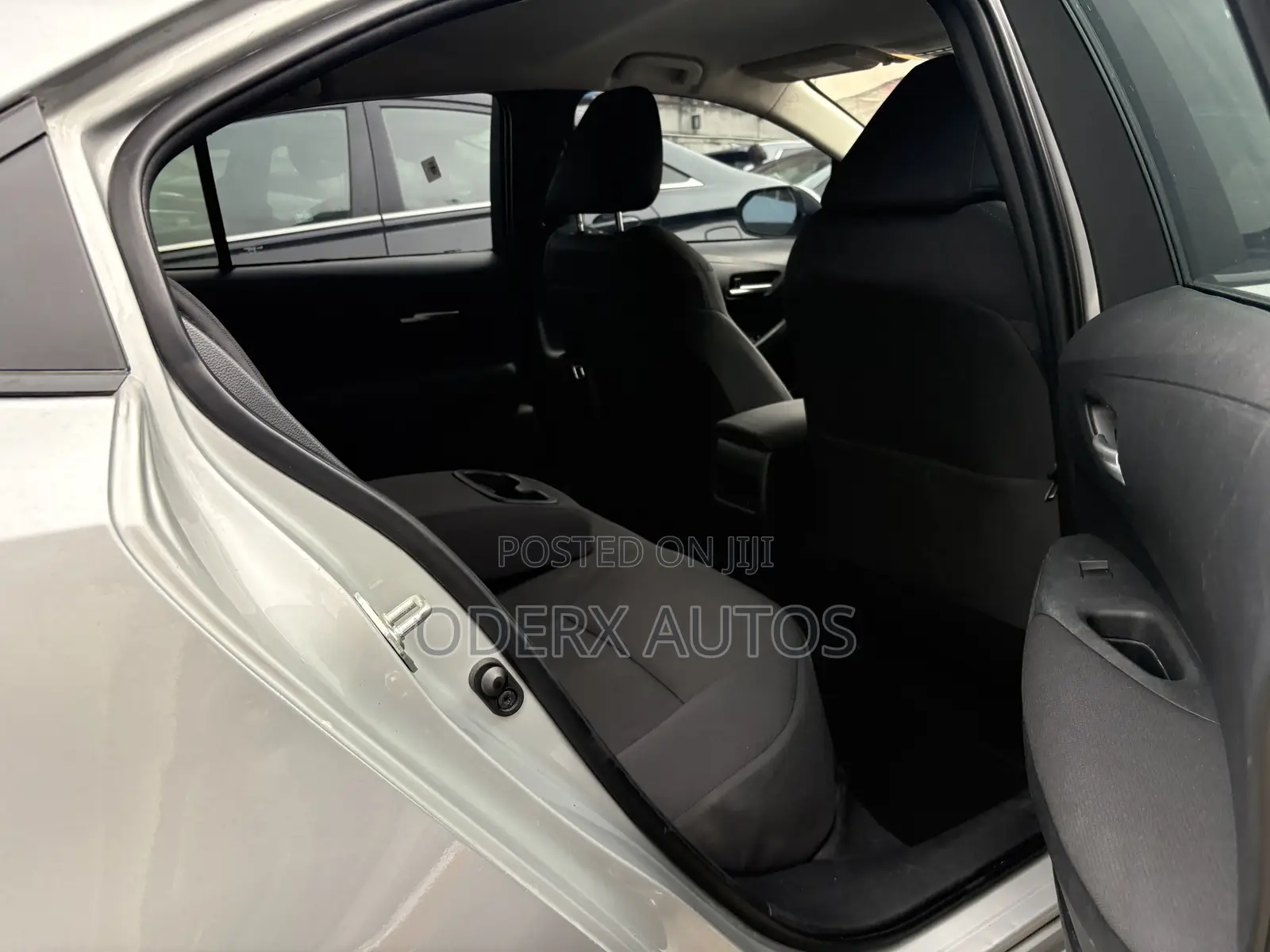 Toyota Corolla LE 2020 Silver