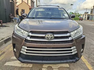 Toyota Highlander LE Plus 4x4 V6 (3.5L 6cyl 8A) 2017 Brown