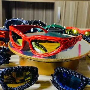 Statement Fashion Sunglasses Textured Frame, Trending Celebrity Style