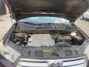 Toyota Highlander 3.5L 4WD 2013 Maroon
