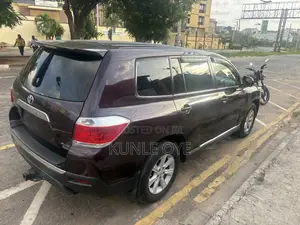 Toyota Highlander 3.5L 4WD 2013 Maroon