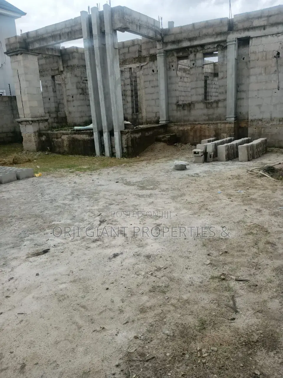 Solid Uncompleted 5-Bedroom Flat (900sqr Meters)