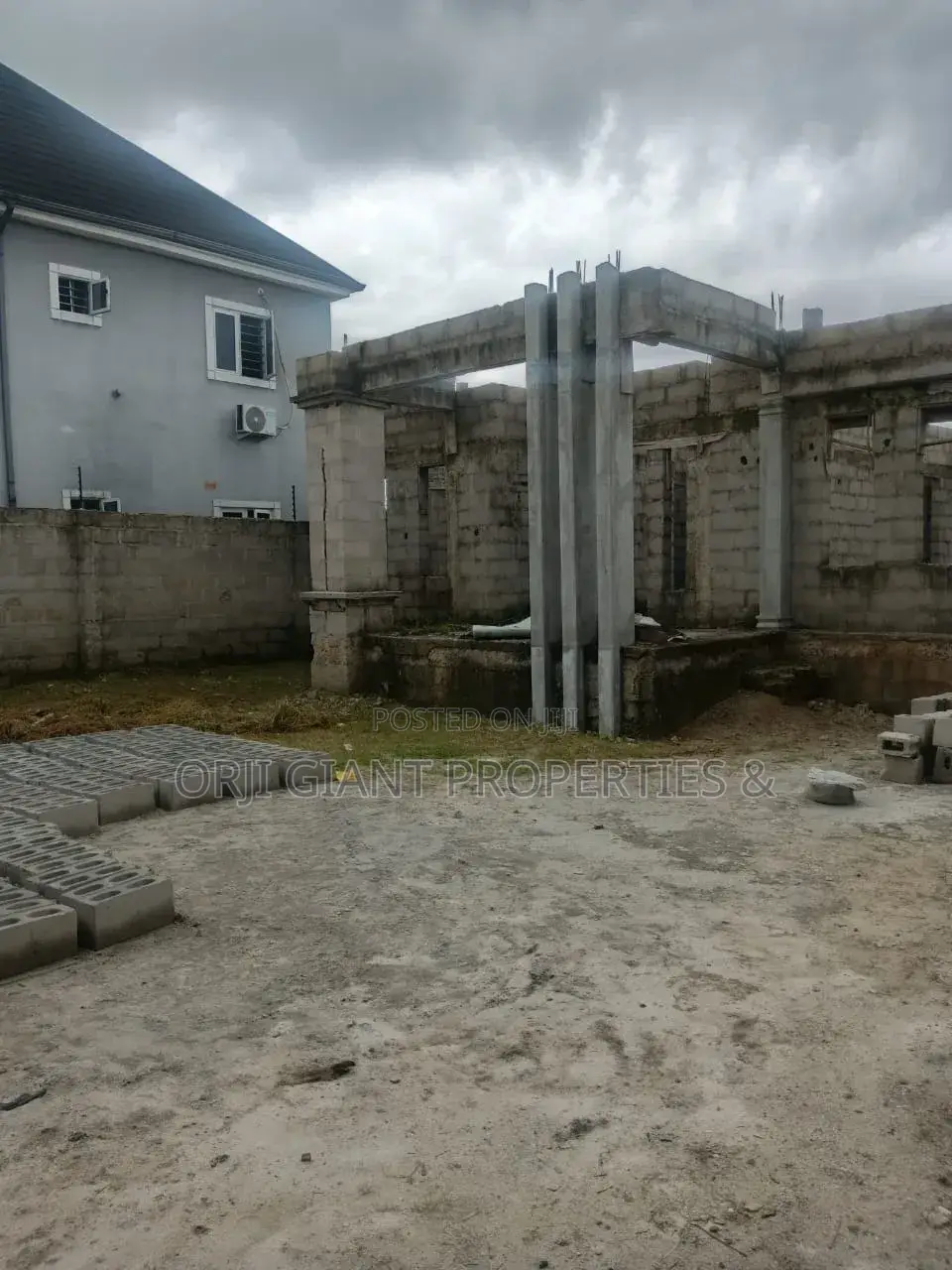Solid Uncompleted 5-Bedroom Flat (900sqr Meters)