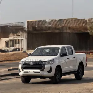 New Toyota Hilux 2025 White