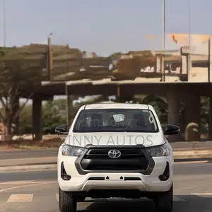 New Toyota Hilux 2025 White
