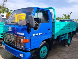 Toyota Dyna Six Tires Petrol Engine
