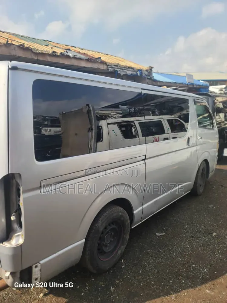 Toyota Grand HiAce 2013 White