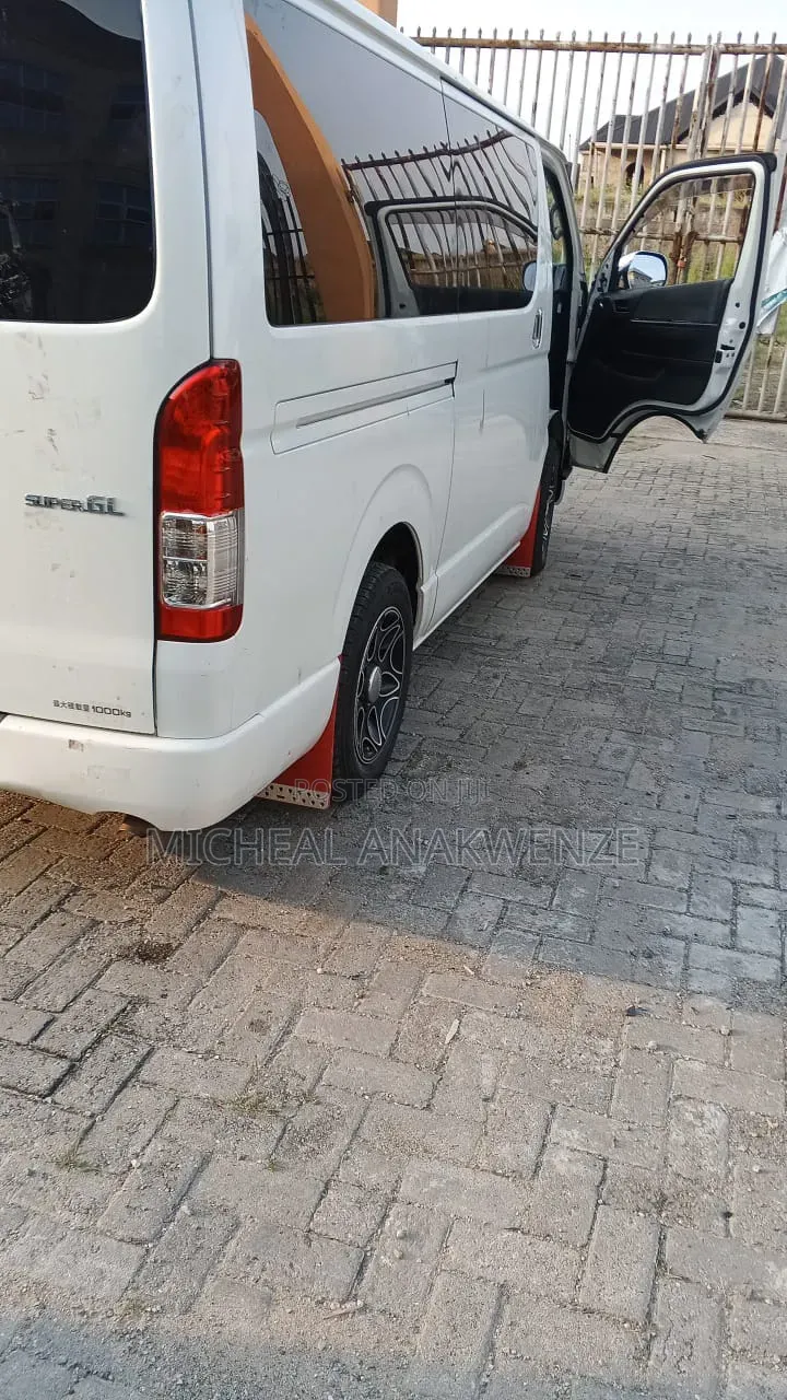 Toyota Grand HiAce 2013 White